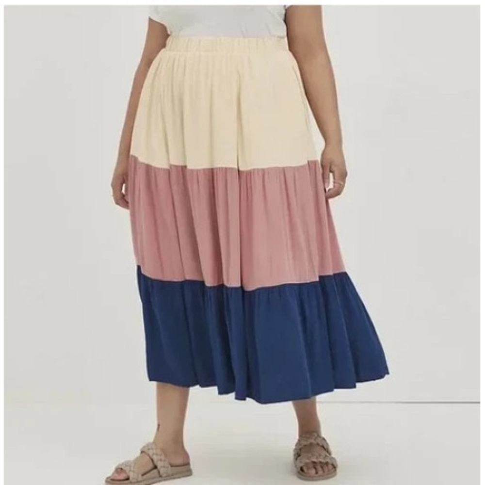 Torrid peasant colorblock skirt size 4 lined 26w/28w